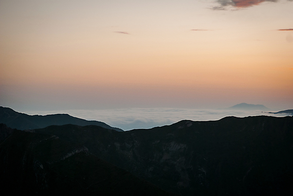 포토 JPG 해외이미지 백인 구름 스포츠 여행 휴가 산 사람없음 여름 일몰 남쪽 추적 조지아 해외202004 해외포토 자연요소 서양인 계절 모션 노을 방향 동유럽 파일형식 이미지허브