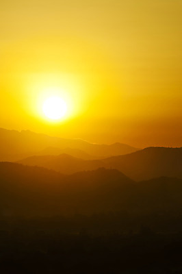포토 JPG 해외이미지 실루엣 백그라운드 오렌지 자연 하늘 아침 산 풍경 사람없음 야외 가로 햇빛 태양 노란색 일출 침묵 일몰 새벽 안개 장면 절정 수평선 카피스페이스 산맥 해외202004 해외포토 주간 자연요소 컬러 과일 날씨 촬영기법 노을 소리 공백 생태계 파일형식 이미지허브
