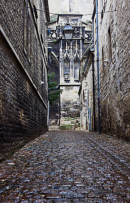 포토 JPG 해외이미지 유럽 벽 건축양식 벽돌 거리 사람없음 성당 교회 프랑스 도시 중세 보행로 묘사 조언 해외202004 해외포토 건축 나라 길 종교건축 건물 역사 파일형식 이미지허브