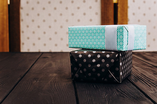 포토 JPG 해외이미지 모양 꽃잎 리본 종이 백그라운드 컨셉 크리스마스 패턴 포장 탁자 휴가 아이디어 선물 이벤트 사람없음 목재 장식 초록색 상자 갈색 우주 검은색 축제 어둠 놀람 줄무늬 공백 흰색 시골 축하 인사 날짜 순수 주기 질감 열정 패키지 짐싸기 대각선 옛날 해외202004 해외포토 나무 기념일 꽃 감정 선 컬러 가구 무늬 재료 모션 표정 예절 파일형식 이미지허브