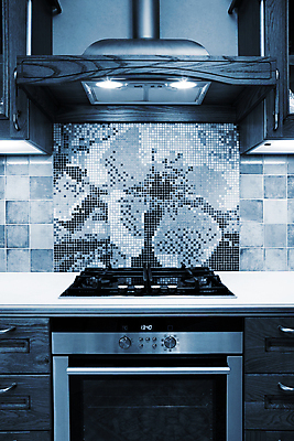 포토 JPG 해외이미지 디자인 시계 가구 유리 아파트 주택 실내 손잡이 사람없음 내부 목재 세로 파란색 빛 주방 힘 기계 침묵 장비 램프 레인지 뜨거움 고급 오븐 난로 계산대 캐비닛 버너 타일 오브젝트 준비 가스 철강 스타일 해외202004 해외포토 나무 컬러 생활용품 컨셉 재료 재질 조명 건물 소리 가전제품 난방기 사물함 파일형식 이미지허브