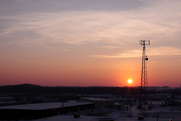 포토 JPG 해외이미지 실루엣 겨울 오렌지 통신 세포 사람없음 건물 가로 스마트폰 태양 반사 일출 탑 자료 일몰 정보 무선전화기 전화기 수화기 신호 부름 멀리 전송 소통 송신기 수평선 해외202004 해외포토 자연요소 건축물 계절 컨셉 과일 모션 촬영기법 핸드폰 스마트기기 노을 파일형식 이미지허브