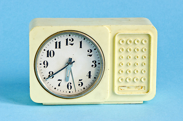 포토 JPG 해외이미지 디자인 문화 얼굴 시계 하늘색 백그라운드 사람없음 장식 수확 골동품 흰색 시간 원형 플라스틱 손목시계 오브젝트 질감 복고 다이얼 분 옛날 스타일 해외202004 해외포토 도형 컬러 농업 장신구 재질 신체부위 파란색 파일형식 이미지허브