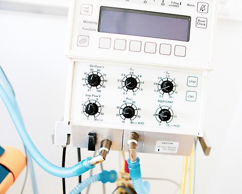 포토 JPG 해외이미지 직업 산업 과학 백그라운드 비즈니스 기술 건강 병원 서기 사람없음 약 방 장비 시험 환자 간호사 의사 긴급 작업 도움 수술 고급 간호 측정 서비스 에코 외과 자원 발견 진행 돌봄 해외202004 해외포토 교육 컨셉 의학 모션 치료 환경 의료진 파일형식 이미지허브