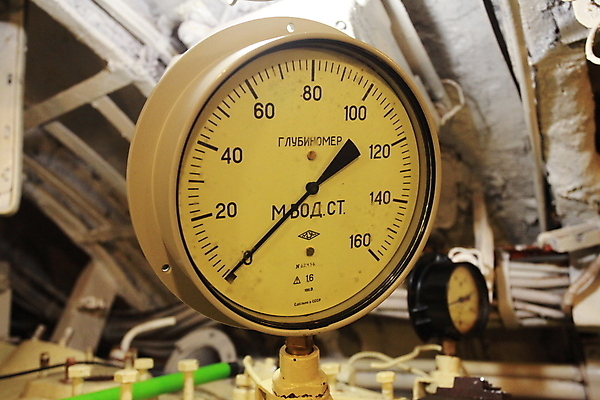 포토 JPG 해외이미지 사람없음 금속 수중 기계 장비 기구 판넬 바퀴 수증기 잠수함 묘사 측정 눈금 복고 군함 다이얼 공학 계량기 게이지 구식 깊이 압력 옛날 제어 해외202004 해외포토 교육 배_교통 재질 해군 파일형식 이미지허브