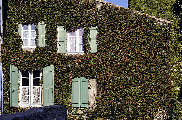 포토 JPG 해외이미지 전통 유럽 문화 여행 건축양식 자연 주택 파노라마 풍경 사람없음 마을 계곡 프랑스 바위 도시 역사 언덕 남쪽 프랑스어 로마인 옛날 프로방스 해외202004 해외포토 문자 건축 나라 촬영기법 인종 건물 돌_바위 방향 생태계 파일형식 이미지허브