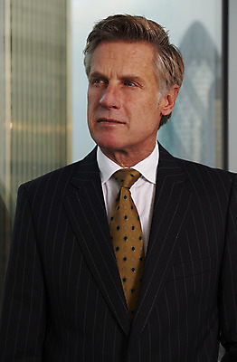 포토 JPG 해외이미지 백인 직업 남자 비즈니스 CEO 창문 직장 한명 정장 건물 사무실 도시 업무 체험 경영자 런던 책임자 경영 해외202004 해외포토 서양인 1 건축물 옷 컨셉 회사 영국 사람 작업 리더 파일형식 이미지허브