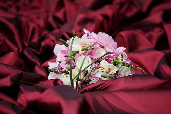 포토 JPG 해외이미지 꽃 꽃다발 결혼 결혼식 사랑 사람없음 빨간색 해외202004 해외포토 식물 감정 컬러 이벤트 파일형식 이미지허브