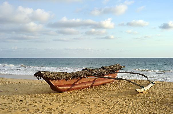 포토 JPG 해외이미지 구름 전통 아시아 문화 모래 바다 섬 여행 하늘 낚시 휴가 열대 어류 동양인 사람없음 목재 가로 물 햇빛 여행객 수확 보트 황금 인도인 지역 남쪽 옛날 이국적 파라다이스 해외202004 해외포토 자연요소 외국인 나무 나라 농업 배_교통 재료 레저 사람 인종 태양 수중동물 방향 파일형식 이미지허브