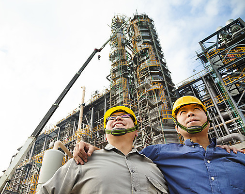 포토 JPG 해외이미지 식물 직업 남자 행복 산업 중년 2 회사 비즈니스 공장 노동자 함께함 미소 안전 동양인 야외 두명 중국 기계 장비 업무 그룹 기술자 엔지니어 제조 감독 석유 안전모 헬멧 땅 종업원 확인 감독관 경영 화학물질 해외202004 해외포토 감정 아시아 컨셉 공업 표정 사람 인종 성인 작업 화학 안전장비 보호장비 파일형식 이미지허브