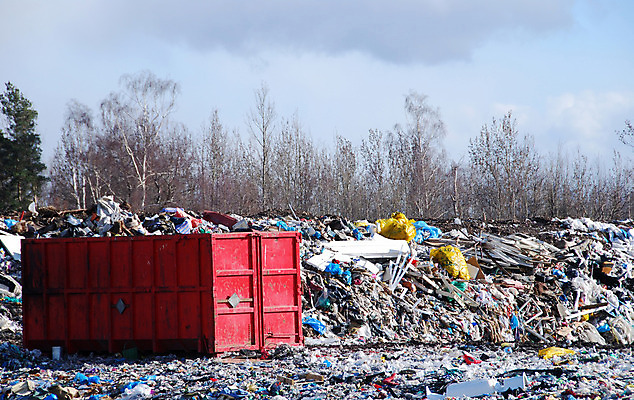 포토 JPG 해외이미지 산업 사람없음 환경 이탈리아 재활용 도시 쓰레기 폐기물 컨테이너 플라스틱 버리기 생태계 트랙터 문제 짐차 한조각 흙더미 낭비 생태학 중고 해외202004 해외포토 1 교육 유럽 컨셉 모션 자동차 재질 흙 농기계 친환경 특수차량 파일형식 더미 이미지허브