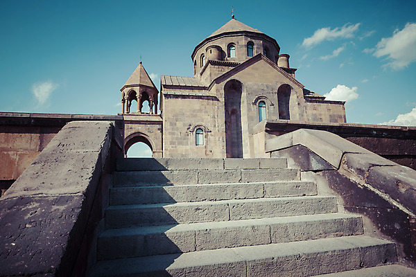 포토 JPG 해외이미지 식물 구름 전통 디자인 외관 기독교 종교 문화 십자가 건축양식 자연 하늘 사람없음 야외 건물 여름 파란색 햇빛 교회 환경 탑 종 무덤 중세 재산 심볼 아치 내추럴 생태학 순례 아르메니아 옛날 해외202004 해외포토 자연요소 건축물 계절 교육 건축 컬러 종교건축 금융 태양 역사 생태계 파일형식 이미지허브
