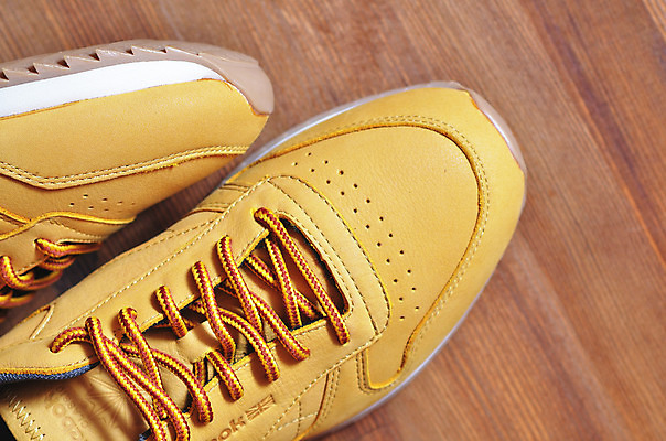 포토 JPG 해외이미지 커플 옷 남자 스포츠 백그라운드 운동화 신발 오렌지 장신구 새로움 건강 사람없음 목재 달리기 조깅 운동 갈색 유행 라벨 걷기 쌍 우아함 상품 가죽 심볼 연습 스니커즈 오브젝트 사인 체육관 슛 운동화끈 스타일 해외202004 해외포토 레이스천 나무 컬러 컨셉 과일 재료 관계 모션 프레임 사람 직물 끈 파일형식 이미지허브