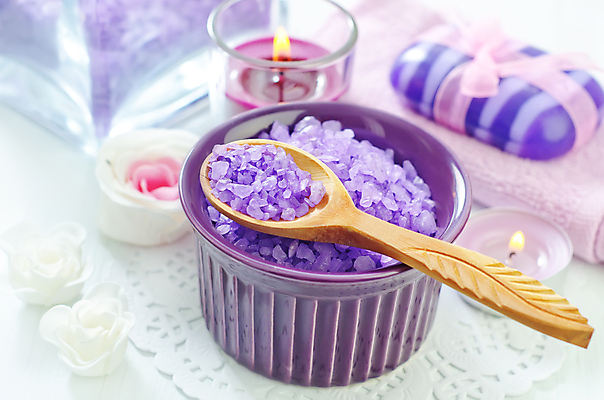 포토 JPG 해외이미지 꽃 리본 사람없음 수건 숟가락 보라색 스파 아로마 스파용품 비누 향초 아로마테라피 바디케어 입욕소금 해외202004 해외포토 식물 컬러 초 수저 위생용품 미용용품 오브젝트 소금 테라피 파일형식 이미지허브