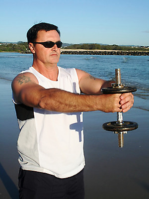 포토 JPG 해외이미지 남자 안경 바다 운동화 하늘 아침 한명 옆모습 빛 선글라스 운동 햇빛 금속 모임 잡기 황금 무게 연습 속도 땀 역도 노력 무거움 리프팅 송곳 업그레이드 철강 해외202004 해외포토 주간 1 잡화 스포츠 뷰포인트 신발 모션 재질 건강 사람 태양 파일형식 이미지허브