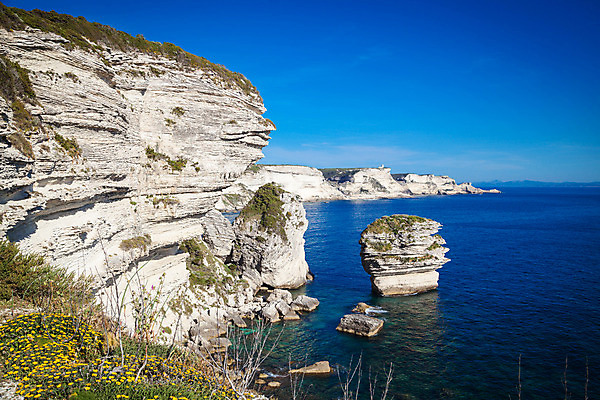 포토 JPG 해외이미지 캐릭터 유럽 모래 바다 자연 하늘 휴가 주택 풍경 사람없음 물 파란색 마을 어둠 프랑스 바위 흰색 저녁 땅 지중해 내추럴 코르시카 해외202004 해외포토 자연요소 나라 컬러 섬 건물 돌_바위 야간 생태계 파일형식 이미지허브