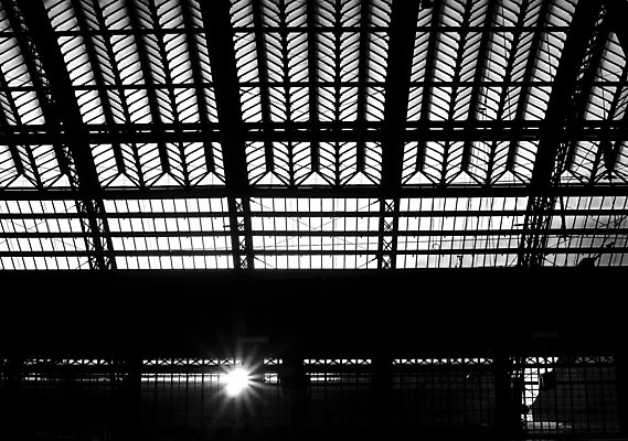 포토 JPG 해외이미지 로우앵글 건축양식 유리 지붕 프레임 실내 경사 사람없음 빛 태양 묘사 철강 해외202004 해외포토 자연요소 건축 뷰포인트 재질 내부 파일형식 이미지허브