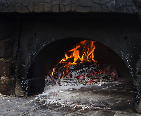 포토 JPG 해외이미지 빵 불 벽돌 피자 요리 사람없음 목재 빛 식당 뜨거움 오븐 더위 굽기 연료 난방 연소 재 해외202004 해외포토 자연요소 나무 음식 재료 날씨 패스트푸드 서양음식 상점 가전제품 구이 파일형식 이미지허브