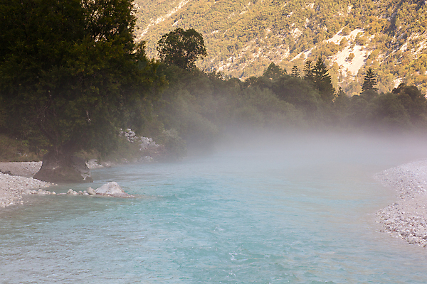 포토 JPG 해외이미지 나무 구름 유럽 여행 자연 하늘 날씨 산 풍경 사람없음 물 여름 강 햇빛 평화 맑음 어둠 침묵 봄 흐름 추위 안개 바위 신선 개울 매끈함 숲 알프스 암초 슬로베니아 해외202004 해외포토 자연요소 식물 계절 나라 컨셉 태양 소리 돌_바위 감각 생태계 파일형식 이미지허브