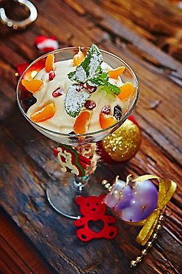 포토 JPG 해외이미지 접시 음식 조각 오렌지 과일 아이스크림 디저트 귤 건강 사람없음 숟가락 냉동 얼음 침묵 주스 추위 대접 신선 사발 선택 달콤 맛 시원함 설탕 크림 국자 상쾌 토핑 셔벗 파스텔톤 해외202004 해외포토 자연요소 식기 감정 음료 컬러 컨셉 주방용품 수저 소리 사기그릇 파일형식 이미지허브