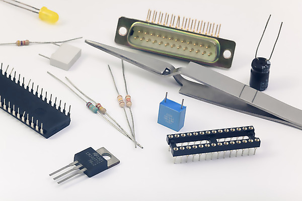 포토 JPG 해외이미지 디자인 백그라운드 기술 사람없음 가로 전자제품 장비 흰색 기술자 수리 묘사 라디오 전자 펜치 통조림 다이오드 콘덴서 주도 해외202004 해외포토 직업 컬러 공구 예절 파일형식 이미지허브