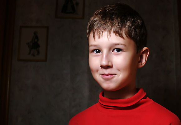 포토 JPG 해외이미지 1 행복 얼굴 어린이 학교 청소년 한명 사람 소년 검은색 희망 기쁨 꿈 표현 해외202004 해외포토 교육 남자 감정 컬러 신체부위 파일형식 이미지허브