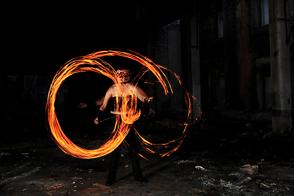 포토 JPG 해외이미지 여자 모션 불꽃 한명 반사 파티 공연 댄서 춤 뜨거움 야간 저녁 위험 모닥불 박수 벽난로 매움 통나무 해외202004 해외포토 자연요소 나무 직업 1 컨셉 불 문화예술 사람 손짓 이벤트 맛 파일형식 이미지허브