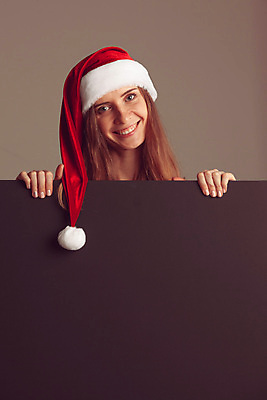 포토 JPG 해외이미지 백인 1 배너 여자 행복 포스터 종이 백그라운드 크리스마스 겨울 휴가 새해 간판 광고판 한명 미소 사람 빨간색 산타클로스 세일 검은색 공백 전시 기쁨 방 정보 잡기 신용카드 발표 메시지 사인 쇼 보여주기 카피스페이스 클라우스 해외202004 해외포토 서양인 계절 기념일 감정 컬러 모션 알림판 표정 금융 판 파일형식 이미지허브