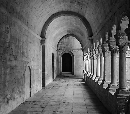 포토 JPG 해외이미지 유럽 종교 컨셉 건축양식 사람없음 내부 빛 성당 교회 평화 어둠 프랑스 골동품 바위 기도 기둥 복도 중세 역사 명상 아치 대리석 신성 수도원 고딕 고물 수녀원 옛날 프로방스 해외202004 해외포토 건축 나라 재료 종교건축 건물 돌_바위 파일형식 이미지허브