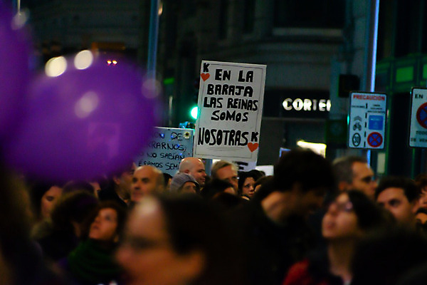 포토 JPG 해외이미지 여자 남자 유럽 포스터 이동 거리 사람 사람없음 힘 자유 도시 사회 센터 역사 뉴스 스페인 야간 8 큼 싸움 정사각형 커뮤니티 혁명 마드리드 소셜 스트라이크 평등 항의 해외202004 해외포토 자연요소 도형 나라 컨셉 모션 숫자 크기 공동체 파일형식 이미지허브
