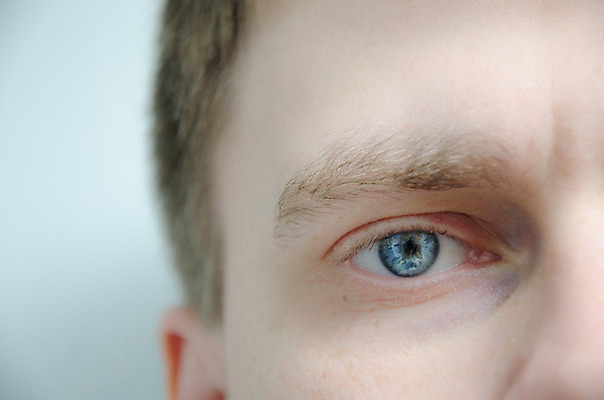 포토 JPG 해외이미지 백인 모델 1 응시 남자 행복 얼굴 백그라운드 비즈니스 추상 한명 사람 소년 성인 파란색 머리 유행 화장품 흰색 표현 닫기 시원함 눈동자 눈썹 피부 비전 고립 해외202004 해외포토 서양인 시선 감정 어린이 컬러 무늬 모션 신체부위 뷰티 눈_신체부위 파일형식 이미지허브