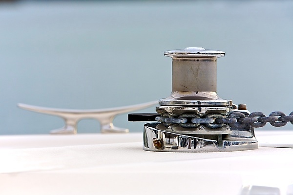 포토 JPG 해외이미지 스포츠 바다 섬 여행 요트 부분 바람 날씨 휴가 항해 취미 사람없음 야외 가로 물 여름 파란색 금속 항구 장비 흰색 보트 닫기 크루즈 승무원 땅 갑판 함선 매듭 선원 도르래 철강 해외202004 해외포토 자연요소 직업 계절 컬러 배_교통 교통시설 모션 재질 파일형식 이미지허브