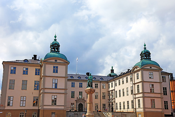 포토 JPG 해외이미지 외관 공원 유럽 문화 조각 여행 건축양식 가족 하늘 주택 프레임 스웨덴 사람없음 야외 건물 초록색 여름 파란색 도시풍경 태양 조각상 여행객 정원 궁전 도시 센터 역사 재산 가득함 지역 타운 바로크 스칸디나비아 스톡홀름 옛날 해외202004 해외포토 자연요소 건축물 계절 공공시설 건축 나라 컬러 고건축 관계 북유럽 사람 풍경 금융 조형물 파일형식 이미지허브