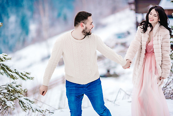 포토 JPG 해외이미지 나무 모델 드레스 포즈 백그라운드 겨울 자연 동화 바람 수염 사람 두명 유행 추위 흰색 우아함 고독 은색 매끈함 숲 실크 스웨터 드라마 공상 무료 천진난만 스타일 해외202004 해외포토 자연요소 식물 옷 계절 감정 컬러 컨셉 상의 날씨 직물 감각 생태계 파일형식 이미지허브