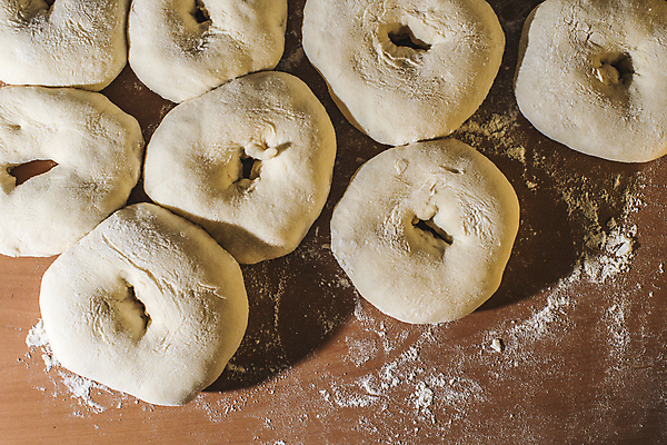 포토 JPG 해외이미지 전통 음식 빵 백그라운드 사람없음 노란색 와인 이탈리아 흰색 오븐 맛 낟알 굽기 묘사 질감 날것 반죽 향기 밀가루 소금 내추럴 입가심 채식주의자 해외202004 해외포토 유럽 컬러 컨셉 주류 가전제품 가루 구이 채식 냄새 파일형식 이미지허브