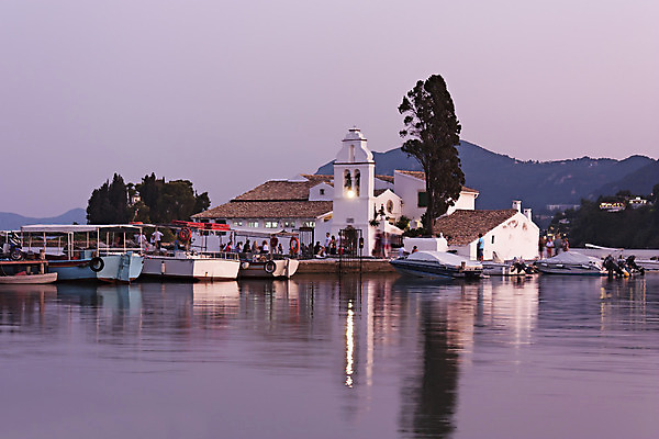 포토 JPG 해외이미지 전통 종교 섬 여행 건축양식 사람없음 건물 천주교 그리스 수도원 그리스인 옛날 코르푸 회랑 해외202004 해외포토 서양인 건축물 건축 유럽 복도 파일형식 이미지허브