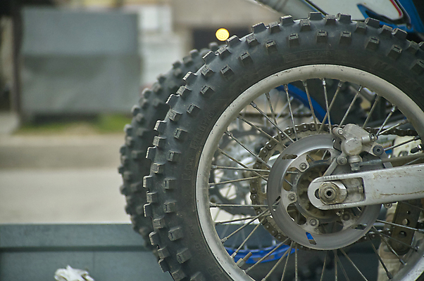 포토 JPG 해외이미지 스포츠 십자가 사람없음 오토바이 바퀴 브레이크 타이어 오프로드 해외202004 해외포토 바이크 파일형식 이미지허브