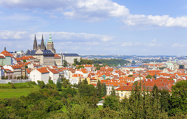 포토 JPG 해외이미지 주간 종교 건축양식 하늘 사람없음 야외 성당 궁전 도시 역사 체코 프라하 타운 고딕 보헤미아 옛날 해외202004 해외포토 자연요소 건축 유럽 고건축 종교건축 파일형식 이미지허브