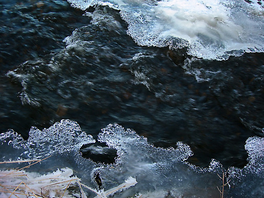 포토 JPG 해외이미지 계절 백그라운드 겨울 자연 불꽃 풍경 사람없음 야외 물 빛 강 컬러풀 글로벌 얼음 봄 젖음 흐름 추위 덮개 흰색 신선 개울 숲 시원함 크리스탈 북극 묘사 서리 장노출 고드름 내추럴 생태학 해외202004 해외포토 자연요소 교육 컬러 컨셉 불 촬영기법 뚜껑 광석 극지방 생태계 파일형식 이미지허브