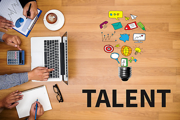 포토 JPG 해외이미지 직업 여자 남자 일러스트 통신 탁자 성공 회의 설계 아이디어 직장 기술 안테나 대화 사람 동양인 인종 사람없음 사무실 그룹 정상 묘기 토론 스케치 책상 그림 자원 모집 개발 경영 채용 후보 해외202004 해외포토 가구 컨셉 회사 비즈니스 말하기 미술 파일형식 이미지허브