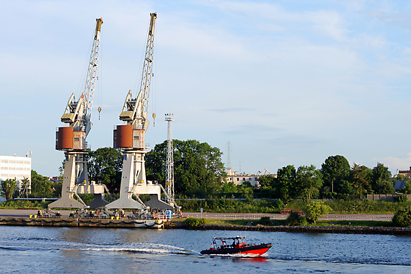 포토 JPG 해외이미지 산업 스포츠 파도 바다 경비 안전 사람 사람없음 야외 세로 물 여름 항구 힘 기계 화물 긴급 보트 구출 조선소 기중기 속도 광택 포트 경호원 네비게이션 공학 폴란드 모터 sos 구명용품 수입 순찰 안전요원 철강 헬프 해외202004 해외포토 자연요소 직업 계절 교육 유럽 배_교통 교통시설 운송업 도움 중장비 보호 안전장비 구조요청 파일형식 이미지허브