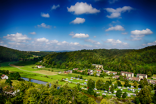 포토 JPG 해외이미지 주간 나무 여행 건축양식 하늘 지붕 주택 풍경 사람없음 야외 건물 여름 도시풍경 교회 마을 도시 언덕 타운 옛날 해외202004 해외포토 자연요소 식물 건축물 계절 건축 종교건축 파일형식 이미지허브