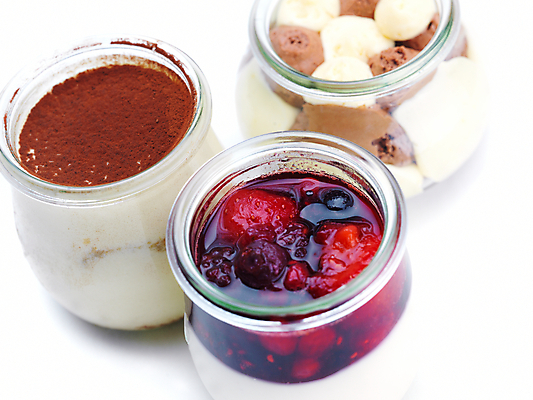 포토 JPG 해외이미지 실내 종류 사람없음 다양 세개 흰배경 푸딩 해외202004 해외포토 다수 백그라운드 디저트 3 내부 흰색 파일형식 이미지허브