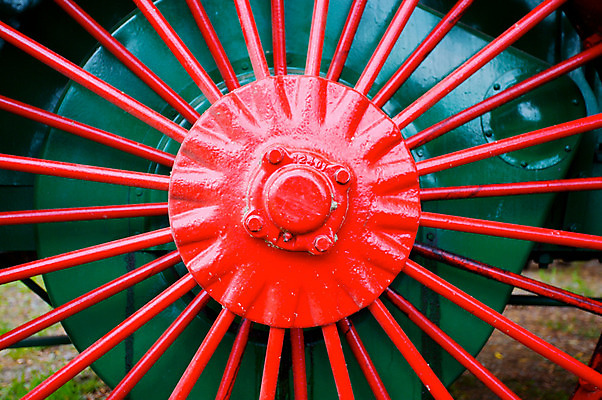 포토 JPG 해외이미지 모양 농업 사람없음 농장 수확 골동품 바퀴 원형 복고 타이어 트랙터 옛날 해외202004 해외포토 도형 산업 농기계 특수차량 파일형식 이미지허브