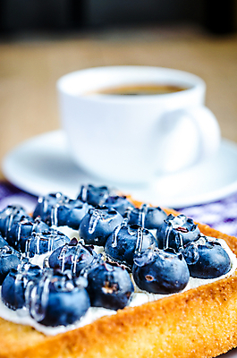 포토 JPG 해외이미지 열매 커피 음식 조각 과일 부분 디저트 사람없음 목재 장식 컵 파란색 노란색 과자 케이크 식당 숟가락 보라색 검은색 카페 빵집 흰색 대접 신선 달콤 맛 폐기물 굽기 먹기 컵받침 크림 블루베리 정사각형 토핑 젤리 에스프레소 스펀지 점심식사 월귤 페스츄리 핸드메이드 해외202004 해외포토 도형 나무 식물 식기 음료 빵 컬러 컨셉 재료 모션 수저 상점 식사 쓰레기 구이 받침대 파일형식 이미지허브