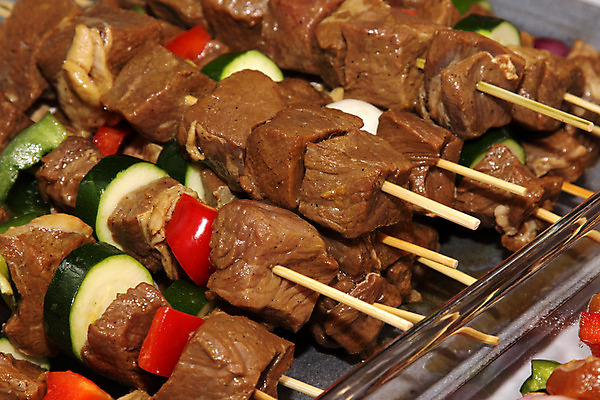 포토 JPG 해외이미지 음식 채소 고추 양파 육류 사람없음 가로 버섯 소고기 꼬치 후추 케밥 생식 해외202004 해외포토 식재료 향신료 파일형식 이미지허브