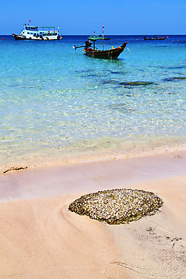 포토 JPG 해외이미지 구름 아시아 파도 섬 여행 백그라운드 자연 조류 하늘 휴식 주택 이끼 사람 동양인 풍경 사람없음 물 여름 노란색 거품 자유 껍질 바위 만 보트 해조류 발자국 언덕 태평양 석호 감싸기 미얀마 지질학 화창 해외202004 해외포토 자연요소 동물 계절 교육 나라 바다 컬러 컨셉 배_교통 자국 모션 날씨 인종 건물 돌_바위 해양식물 생태계 파일형식 이미지허브