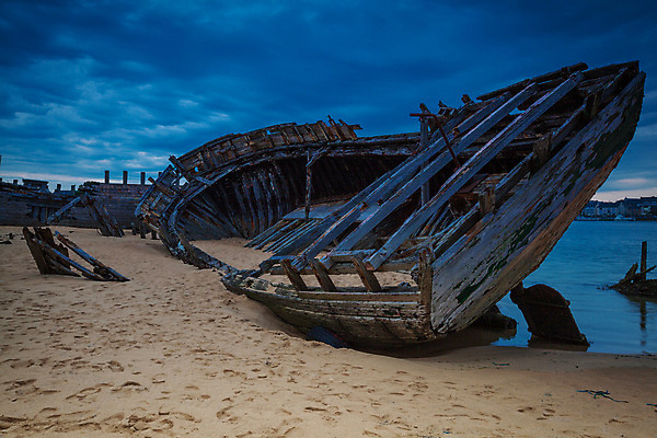 포토 JPG 해외이미지 유럽 모래 바다 하늘 낚시 항해 사람없음 목재 파란색 프랑스 보트 땅 버리기 부식 함선 장노출 폭풍 옛날 조난 해외202004 해외포토 나무 나라 컬러 배_교통 재료 모션 레저 날씨 촬영기법 파일형식 이미지허브