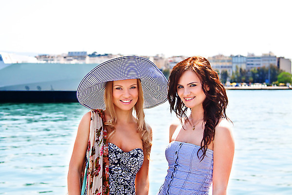 포토 JPG 해외이미지 모델 1 라이프스타일 응시 드레스 여자 바다 여행 포즈 교통시설 자연 하늘 휴가 휴식 항해 미술 사람 성인 두명 물 유행 기다림 크루즈 함선 상업 승객 해외202004 해외포토 자연요소 시선 옷 교통 컨셉 배_교통 모션 문화예술 생활 시설 생태계 파일형식 이미지허브