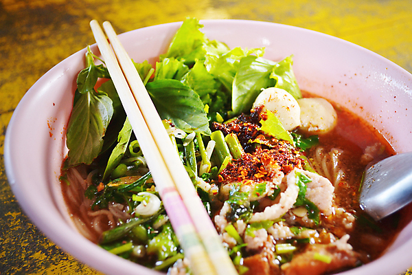 포토 JPG 해외이미지 전통 음식 채소 젓가락 태국 파스타 건강 스파게티 요리 동양인 사람없음 식당 일본 식사 저녁식사 중국 면 뜨거움 사발 맛 수프 먹기 국수 매움 후추 점심식사 순간 해외202004 해외포토 아시아 컨셉 모션 서양음식 수저 인종 상점 면류 사기그릇 향신료 파일형식 이미지허브